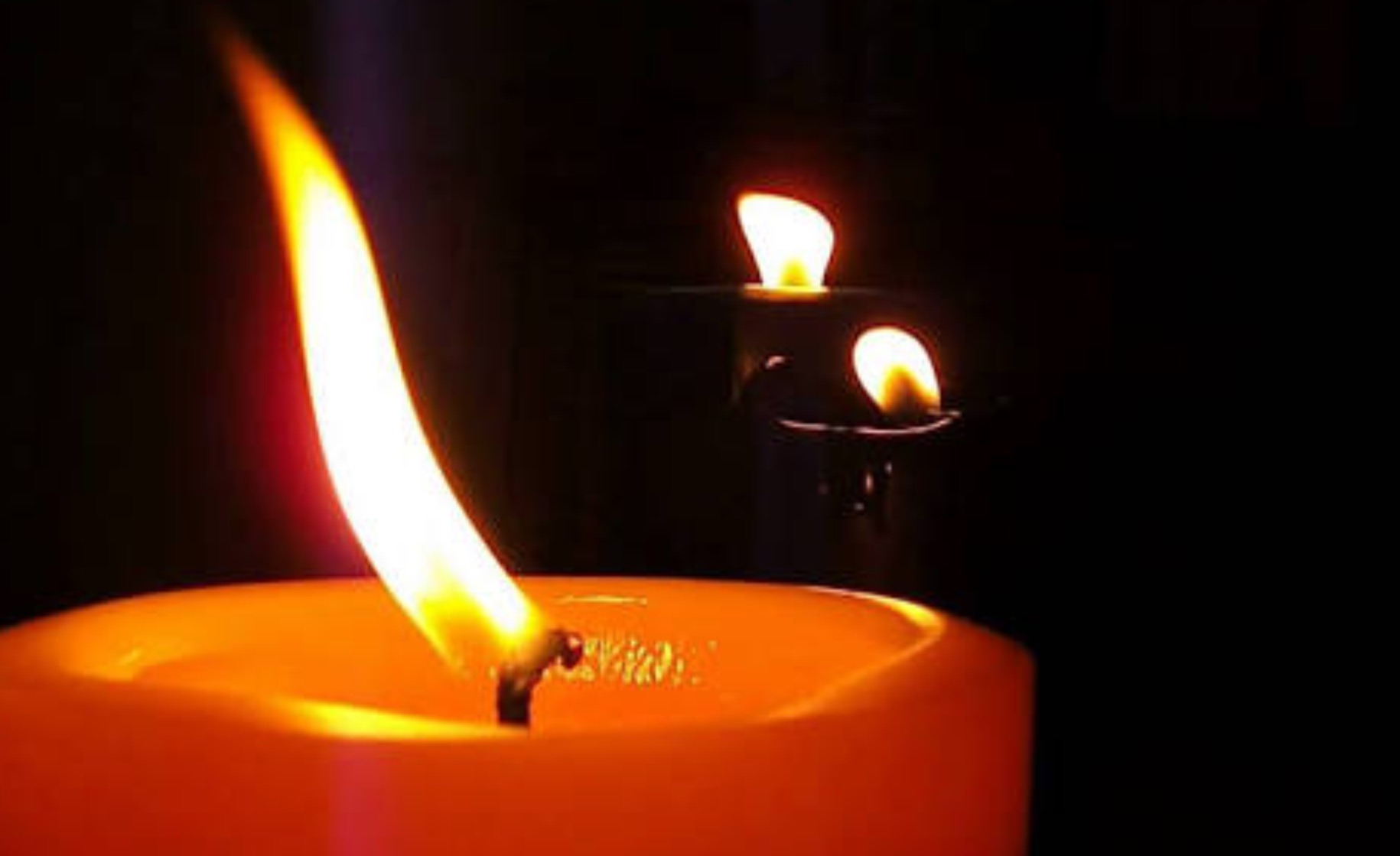 Горящая свеча 22.03 2024. Свеча. Горящая свечка. Горящие свечи. Красивые свечки.