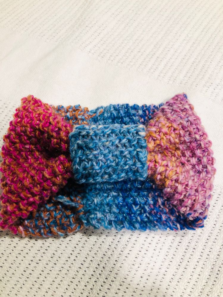 I decided to knit a headband for my 3 yr old granddaughter